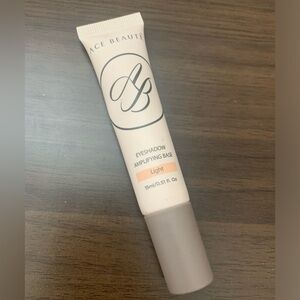 Ace Beaute Eyeshadow Primer | Shade Light | Lightly Swatched